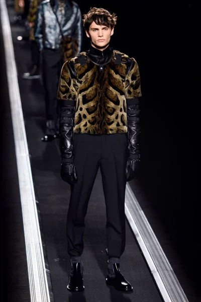 Look 25